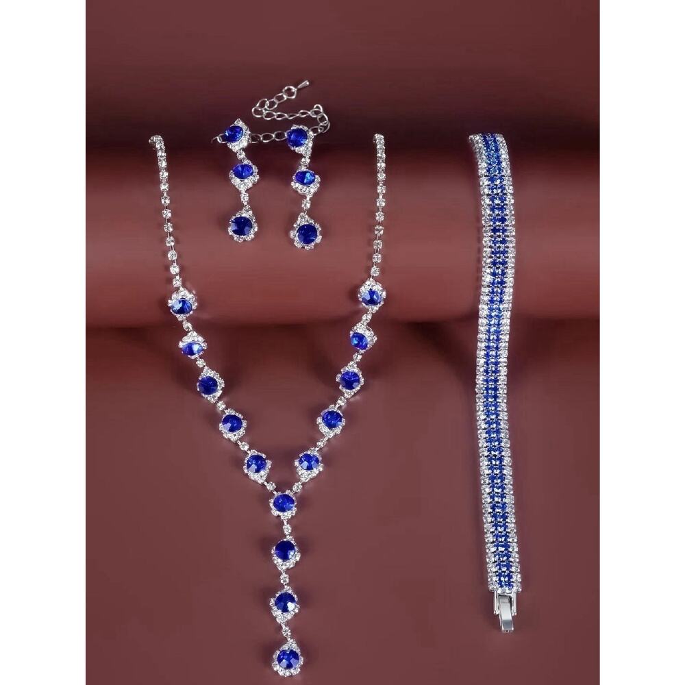 This stunning jewelry set